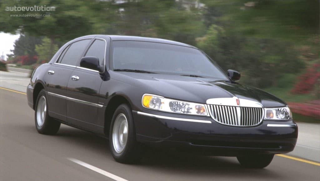 LINCOLN Town Car