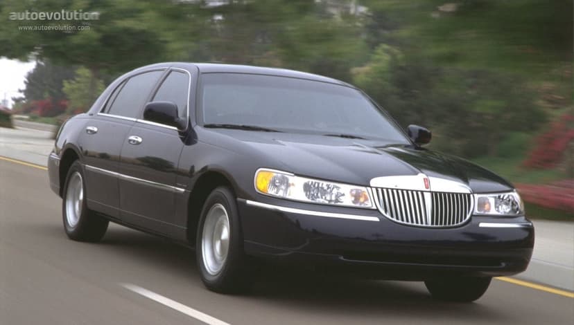 Lincoln LINCOLN Town Car - 1