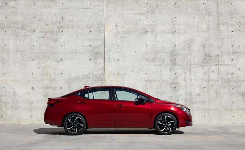 Nissan NISSAN Tiida / Versa Sedan - 1