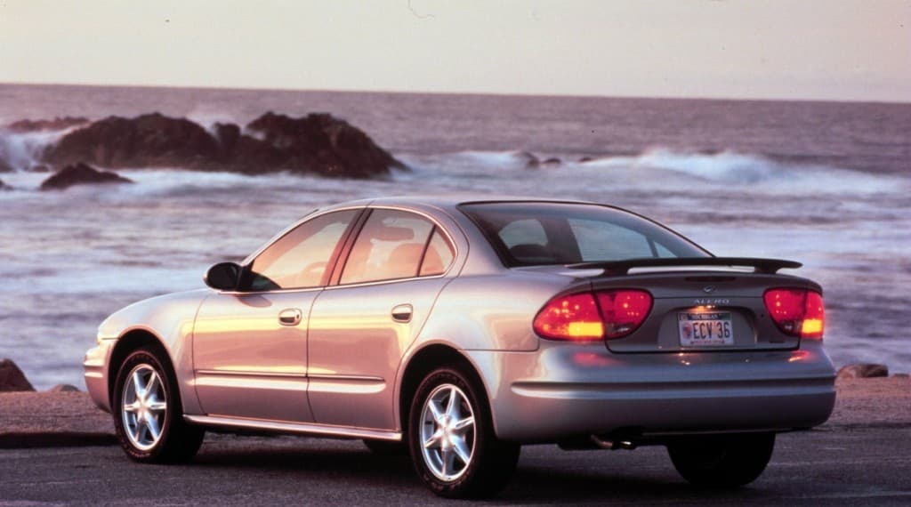 OLDSMOBILE Alero sedan