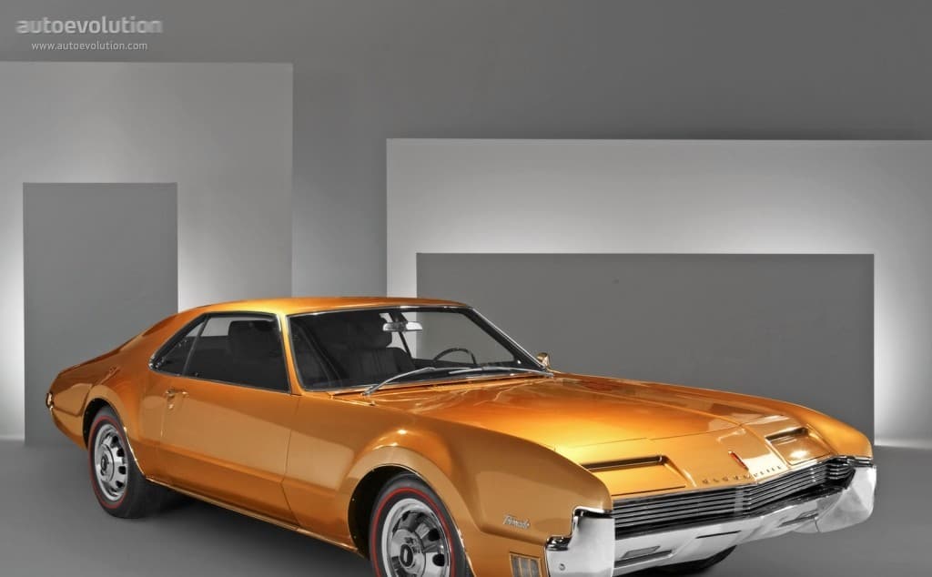 OLDSMOBILE Toronado
