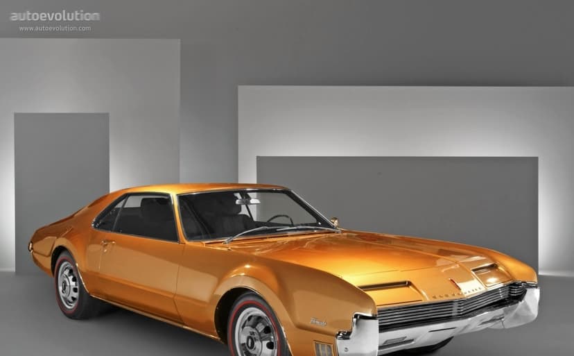 Oldsmobile OLDSMOBILE Toronado - 1