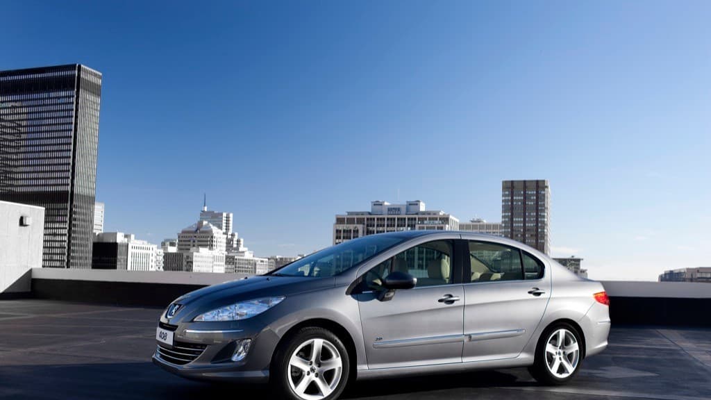 PEUGEOT 408 Sedan