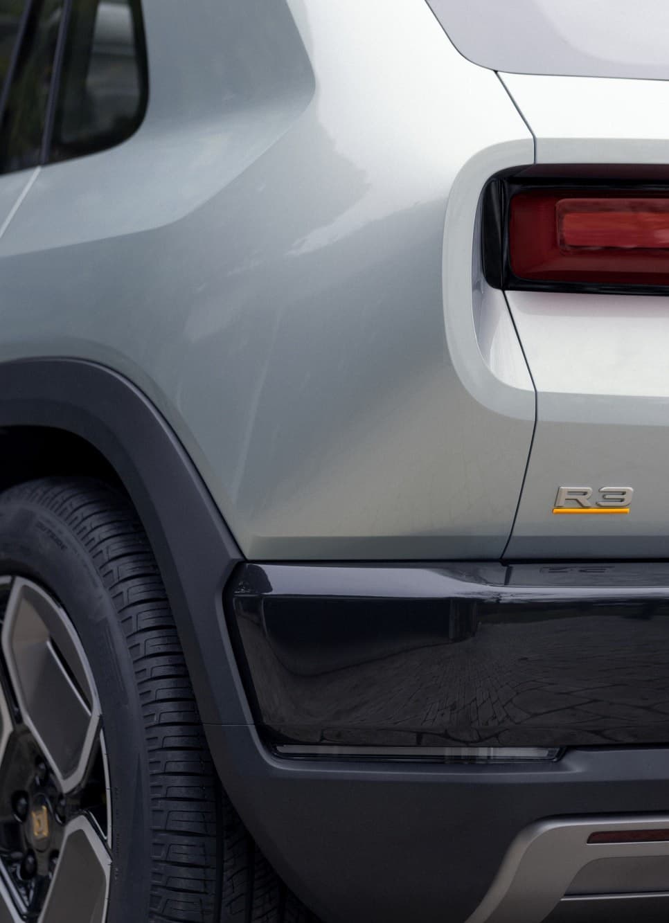RIVIAN R3