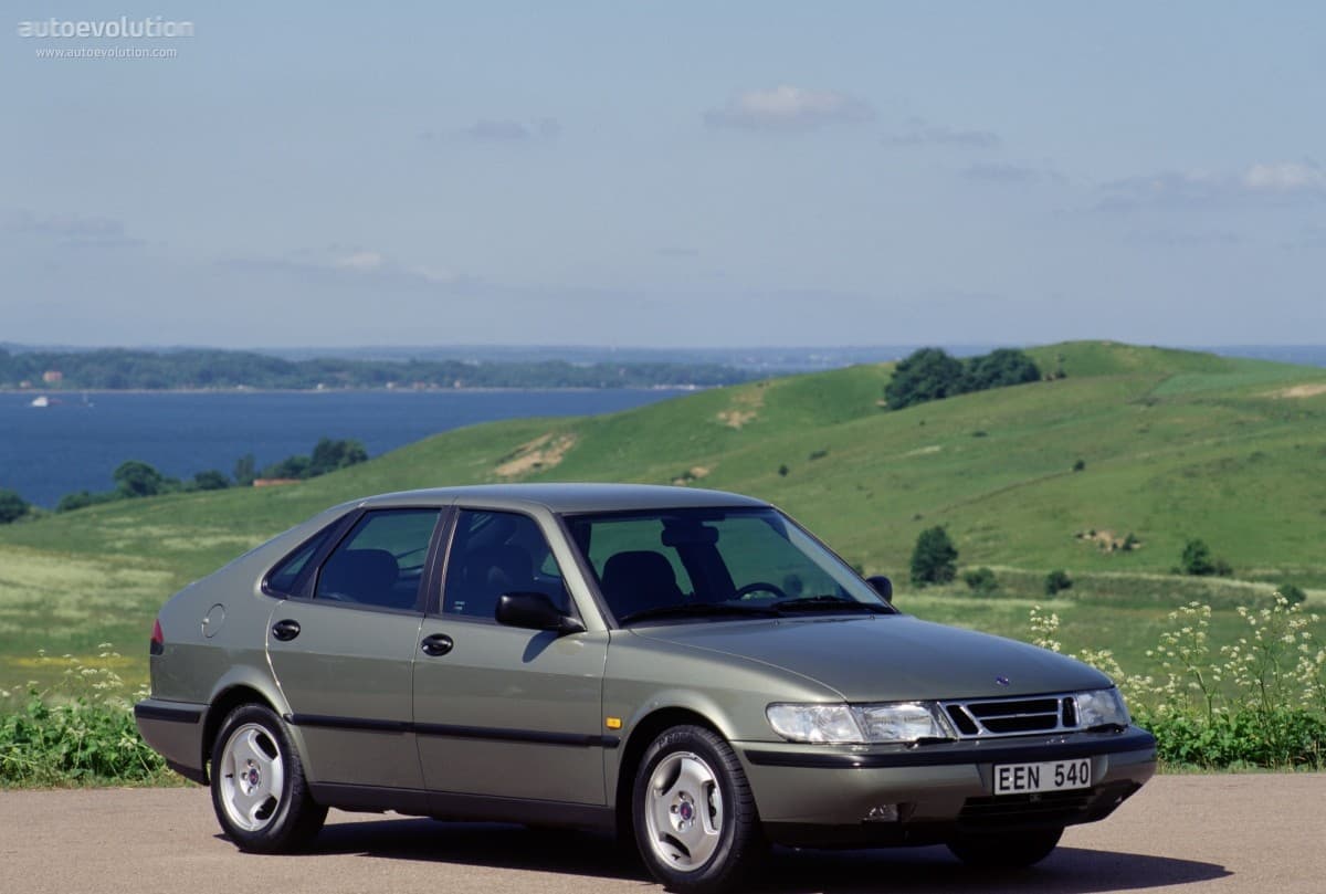 SAAB 900