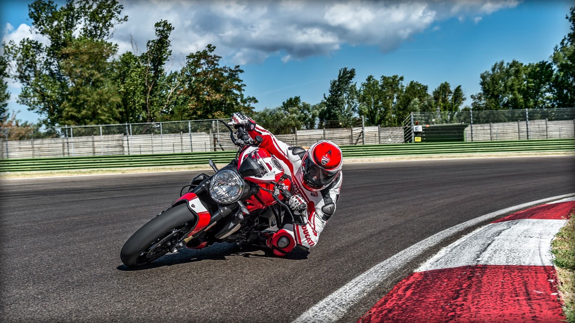 DUCATI Monster