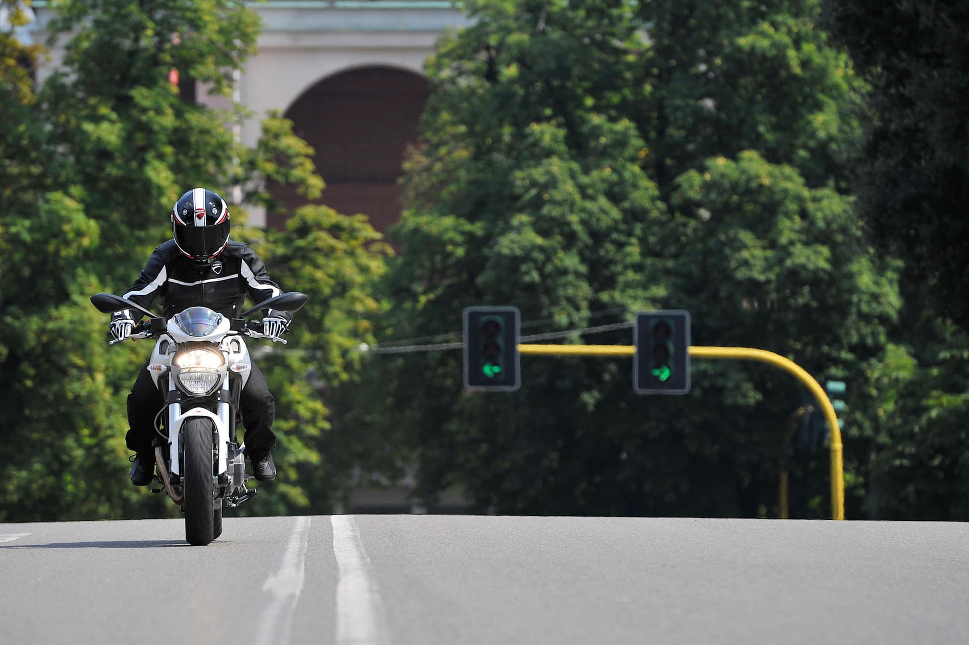 DUCATI Monster