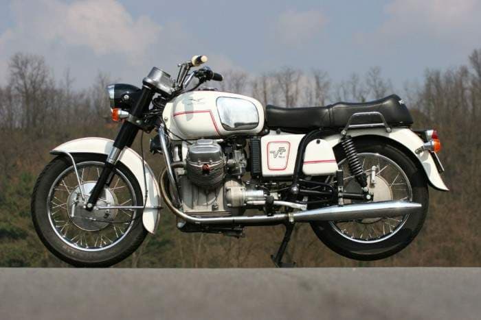 MOTO GUZZI V7