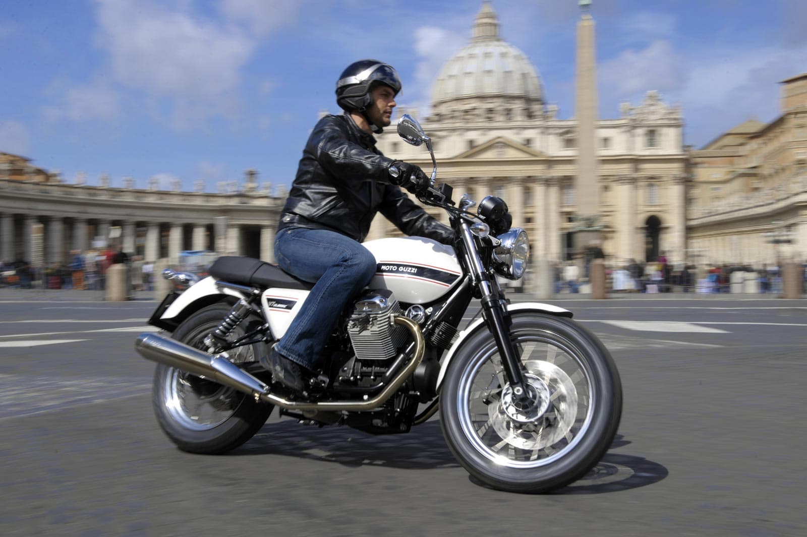 MOTO GUZZI V7