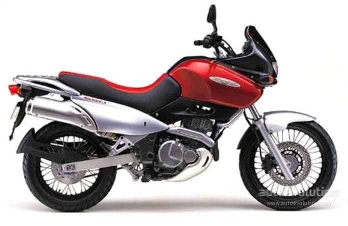 Suzuki XF 650 Freewind - 1
