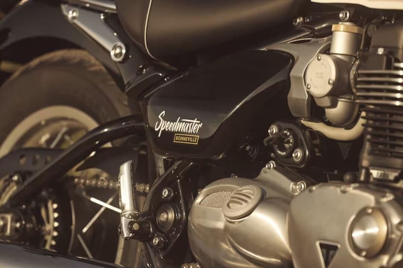 Triumph Bonneville - 1