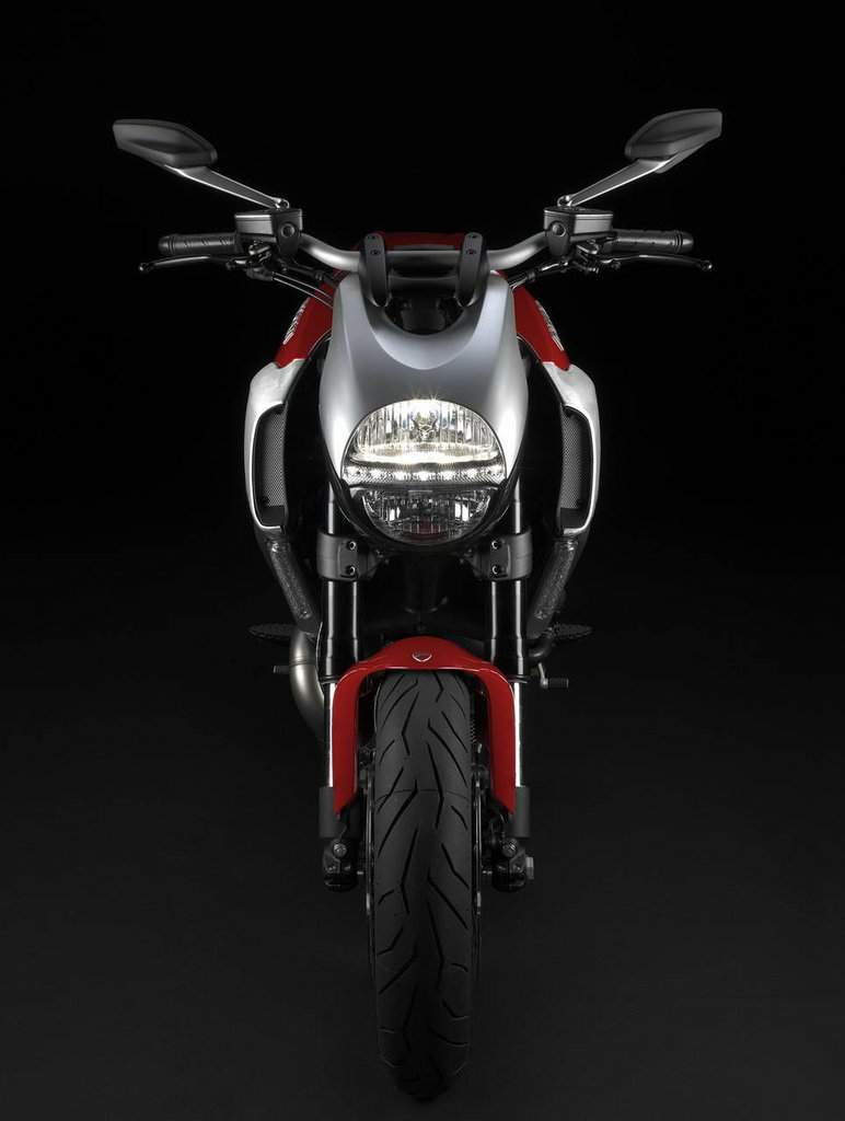DUCATI Diavel