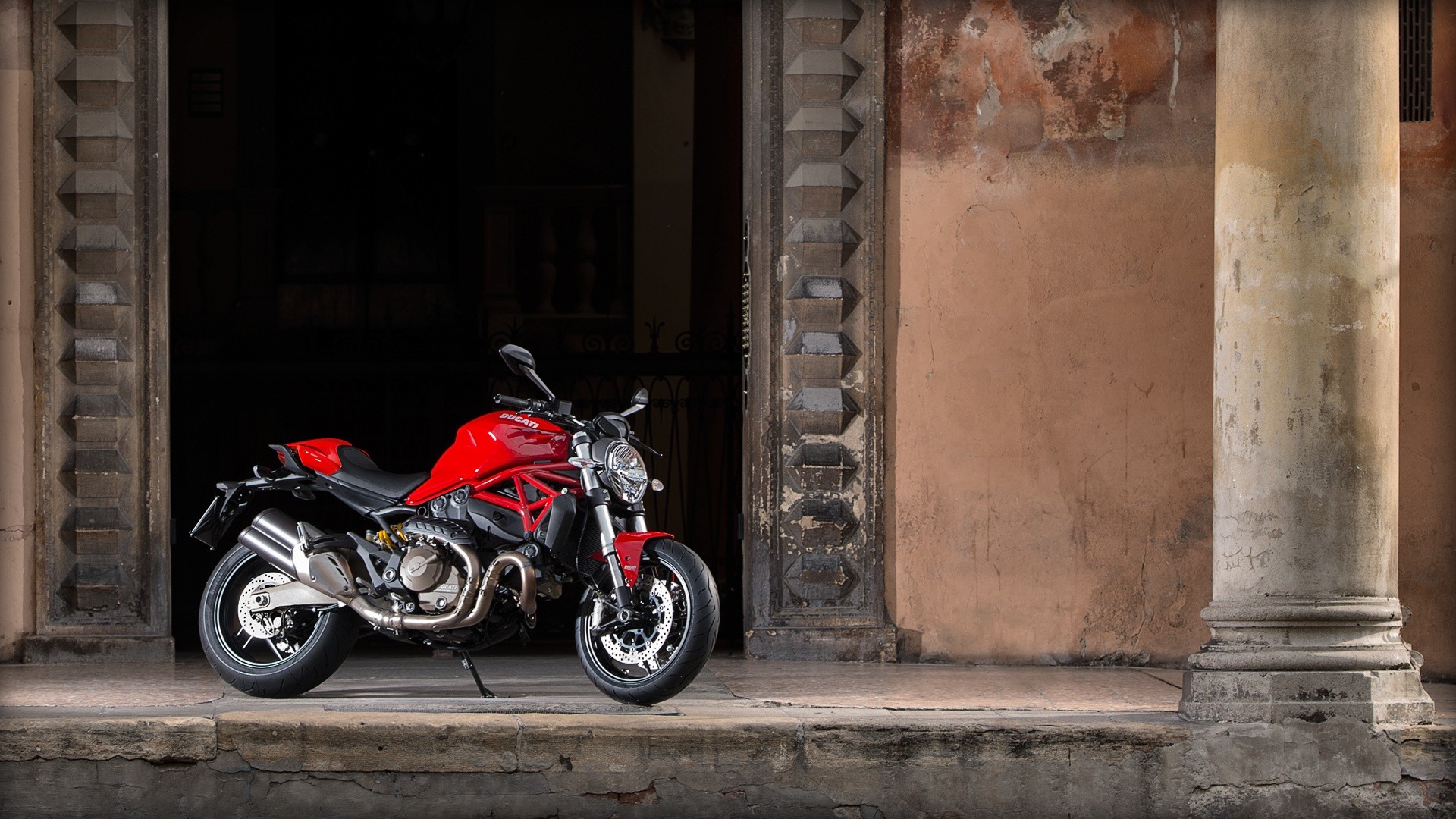 DUCATI Monster
