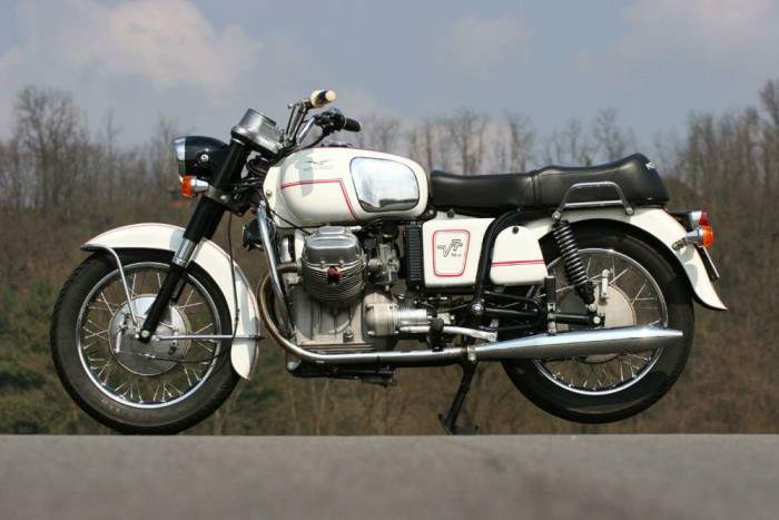 MOTO GUZZI V7