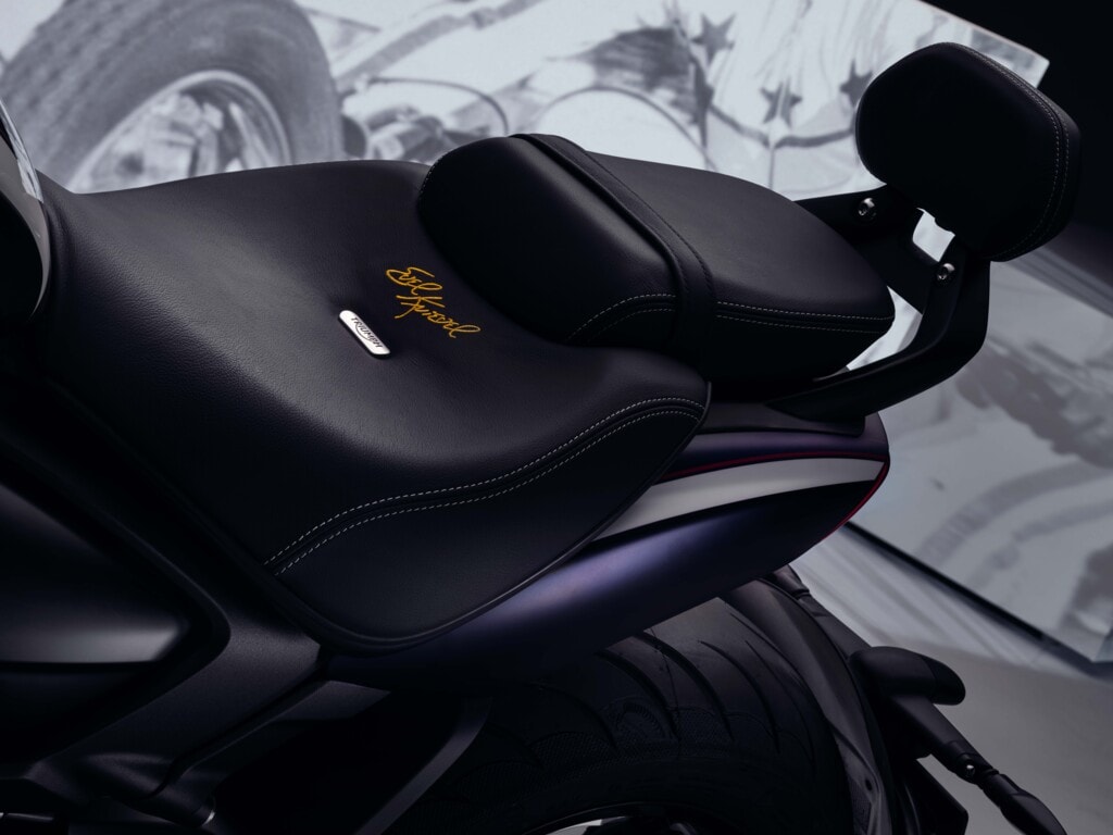 Triumph Rocket III - 1